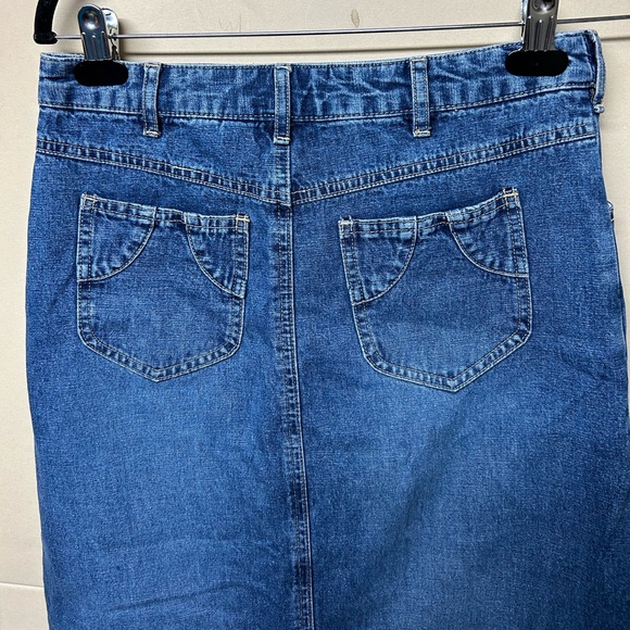 2/$30⚡️- SKIRT | Women’s Old Navy Jean skirt size 1 - Picture 3 of 6